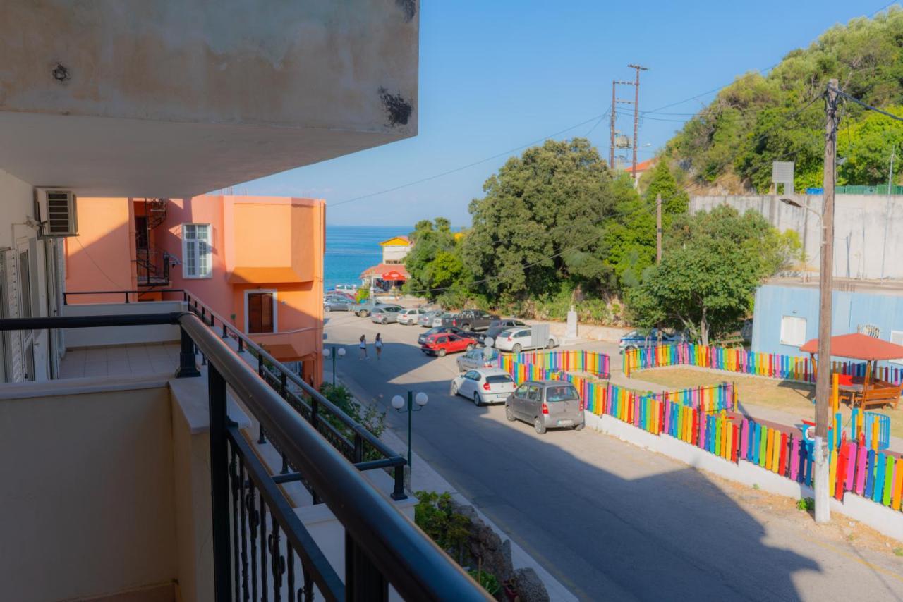 Valsamis Villa Apartments Poros  Extérieur photo