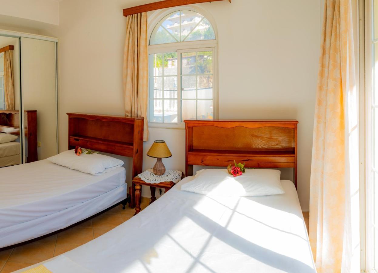 Valsamis Villa Apartments Poros  Extérieur photo