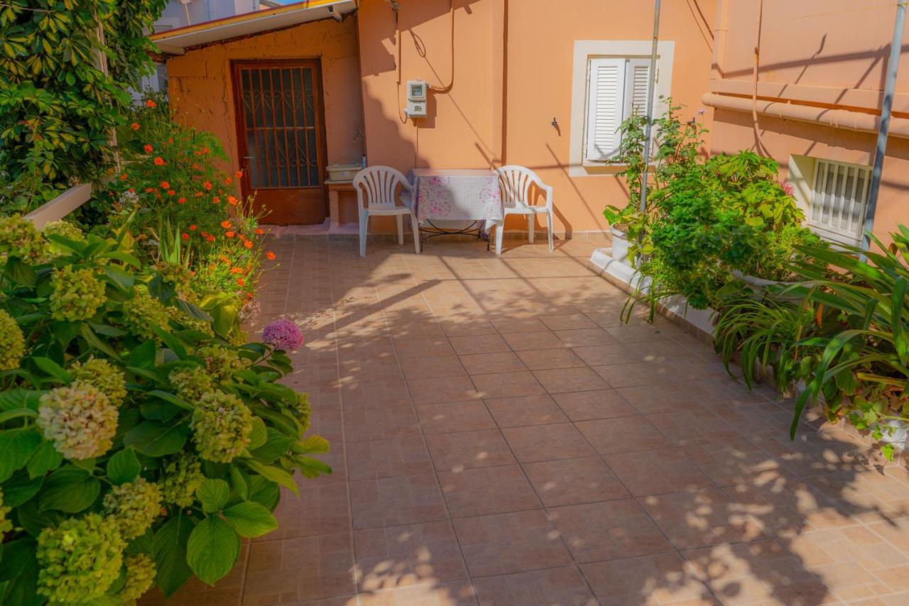 Valsamis Villa Apartments Poros  Extérieur photo