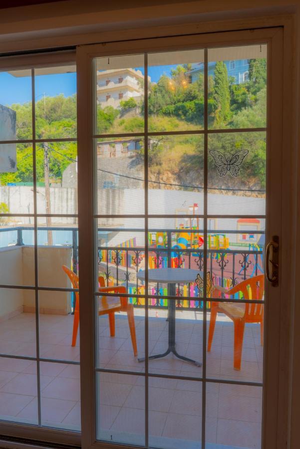 Valsamis Villa Apartments Poros  Extérieur photo