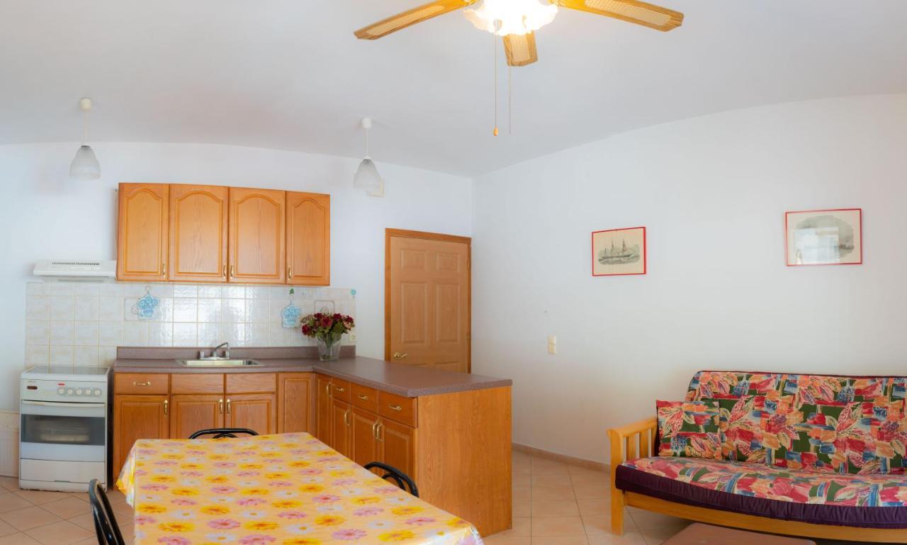 Valsamis Villa Apartments Poros  Extérieur photo